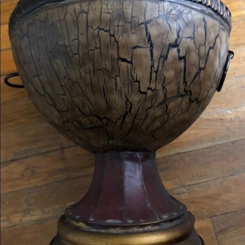 COPY - Rustic Crack Distressed Look Metal Planter